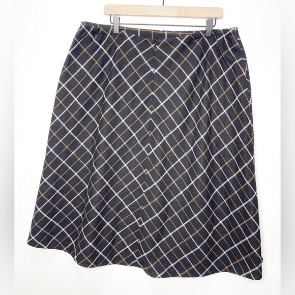 Talbots Woman Classic Plaid Skirt Wool Blend Black Tan Career Workwear Size 16W - Picture 3 of 7